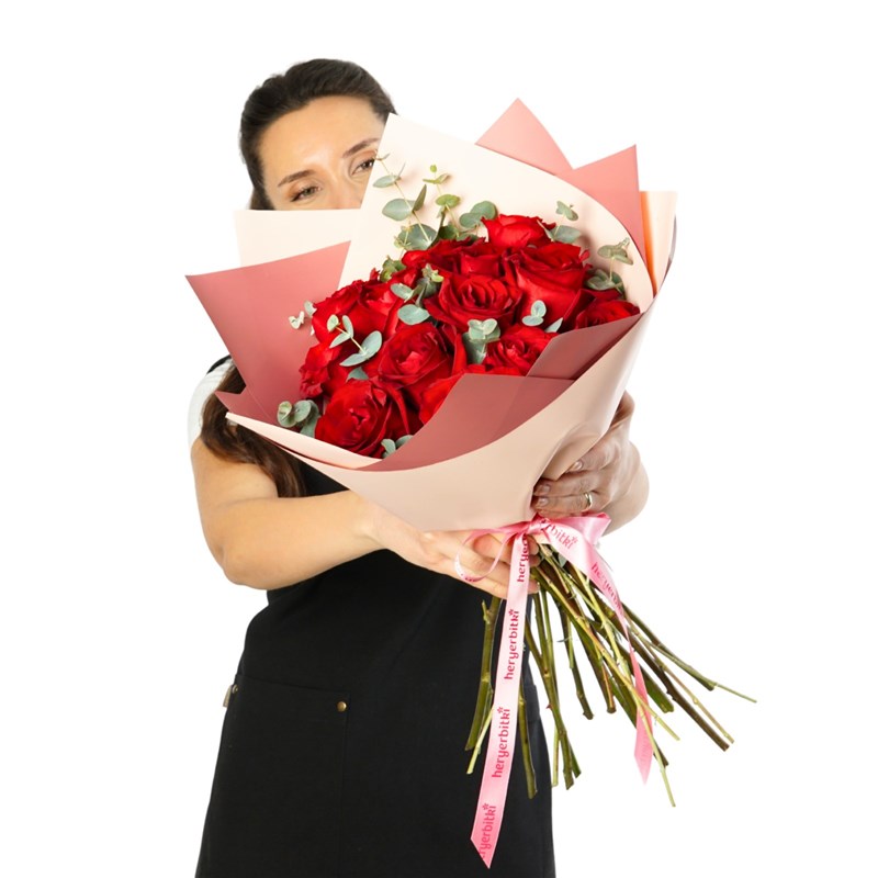 Passion Bloom (15'li Kırmızı Güller Buketi)